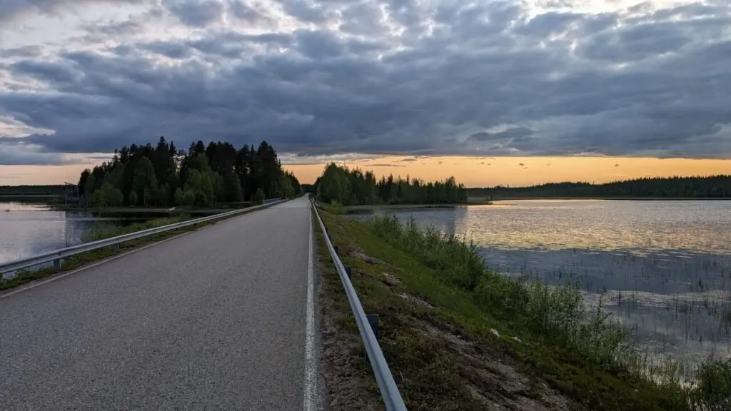 Panoramic view of a Finnish cycling route through forest and lakeside terrain used by Jointscartilage groups
